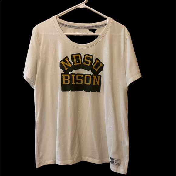 Under Armour Tops - NDSU Women’s Under Armour Loose got XXL T-shirt